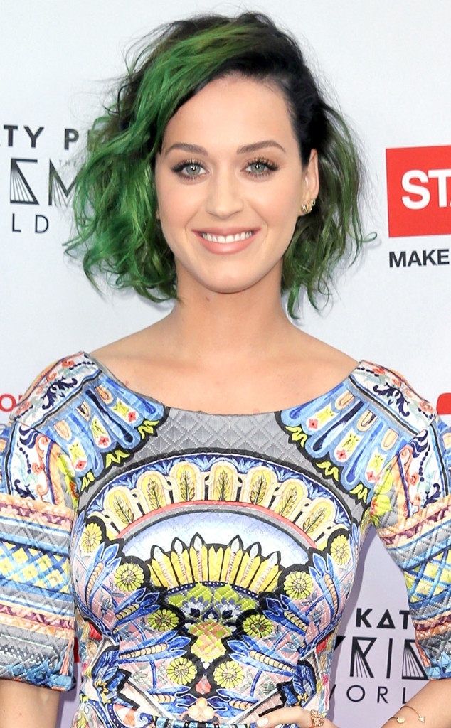 
	
	Trong buổi phỏng vấn với tạp chí Teen Vogue, Katy Perry chia sẻ: "Tôi thực sự mệt mỏi với sự nổi tiếng. Sự nổi tiếng theo tôi là một sản phẩm kinh tởm của những thứ mà tôi đã làm".